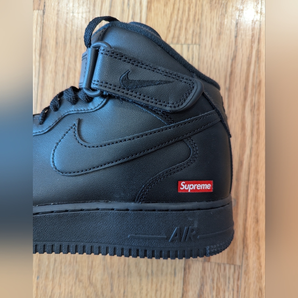 Supreme Nike Air Force 1 Mids Black Size 10.5 Great Condition